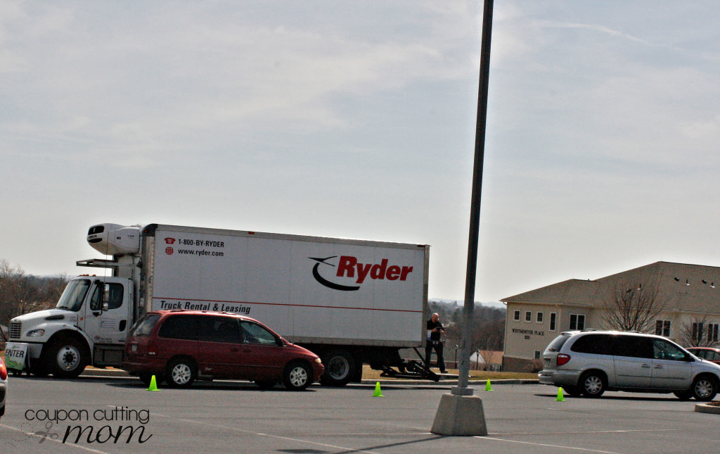 Zaycon Chicken is a one of a kind drive through meat market! Never leave your car when you pick up your chicken order. 